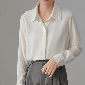 Rena Rowan Cream Long Sleeve Fitted Button Down Shirt